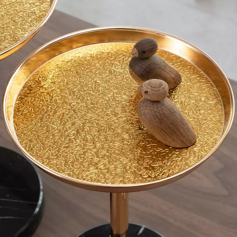 Table d'appoint dorée réglable