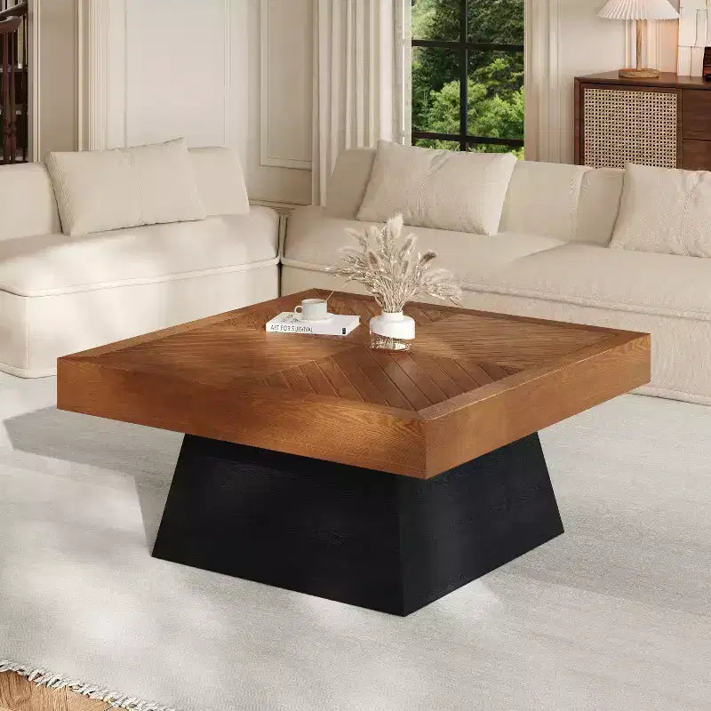 Table basse carrée de style médiéval