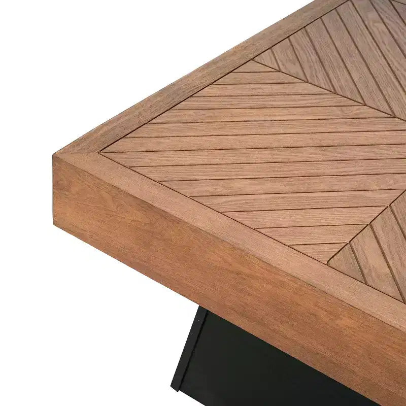 Table basse carrée de style médiéval