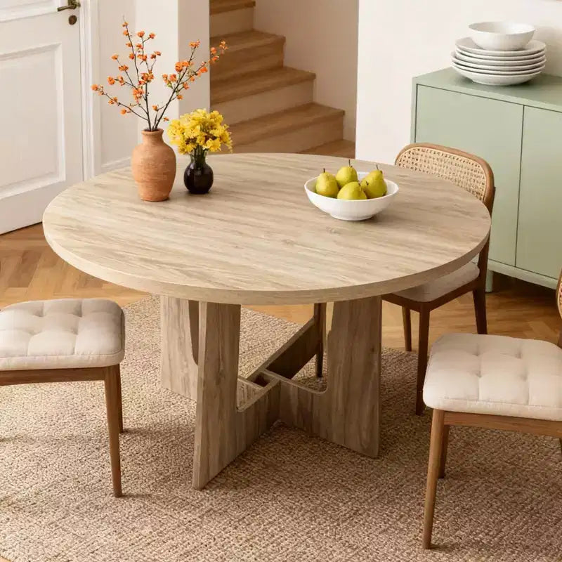 Table à manger ronde de style rustique pour quatre personnes