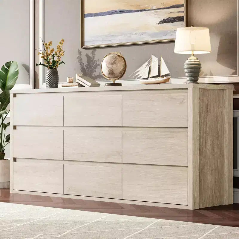 Grande commode en bois à neuf tiroirs