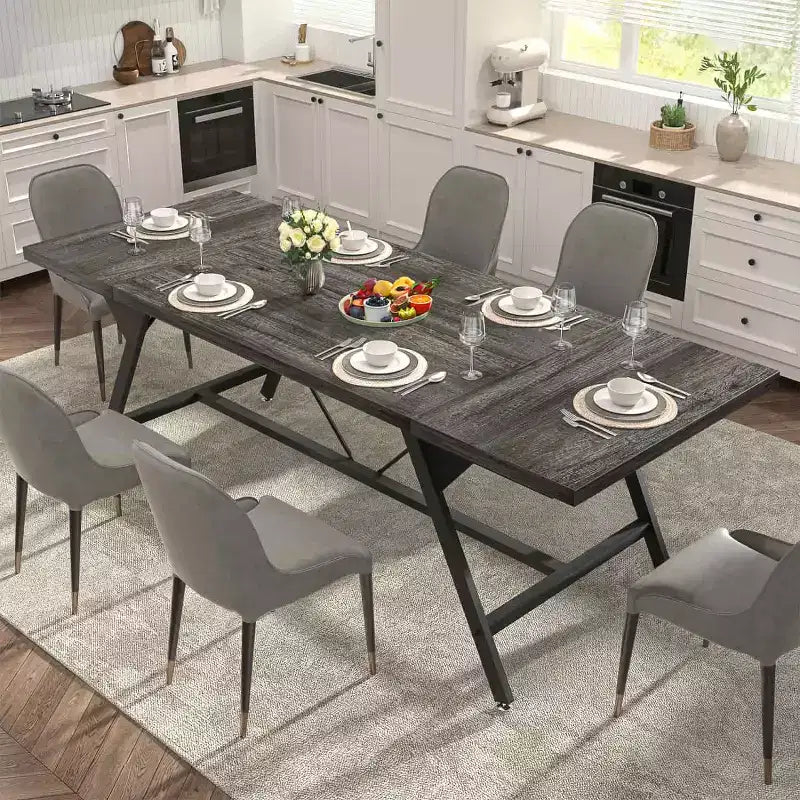 Grande table à manger de style ferme