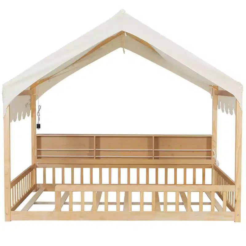 Lit au sol en bois en forme de maison