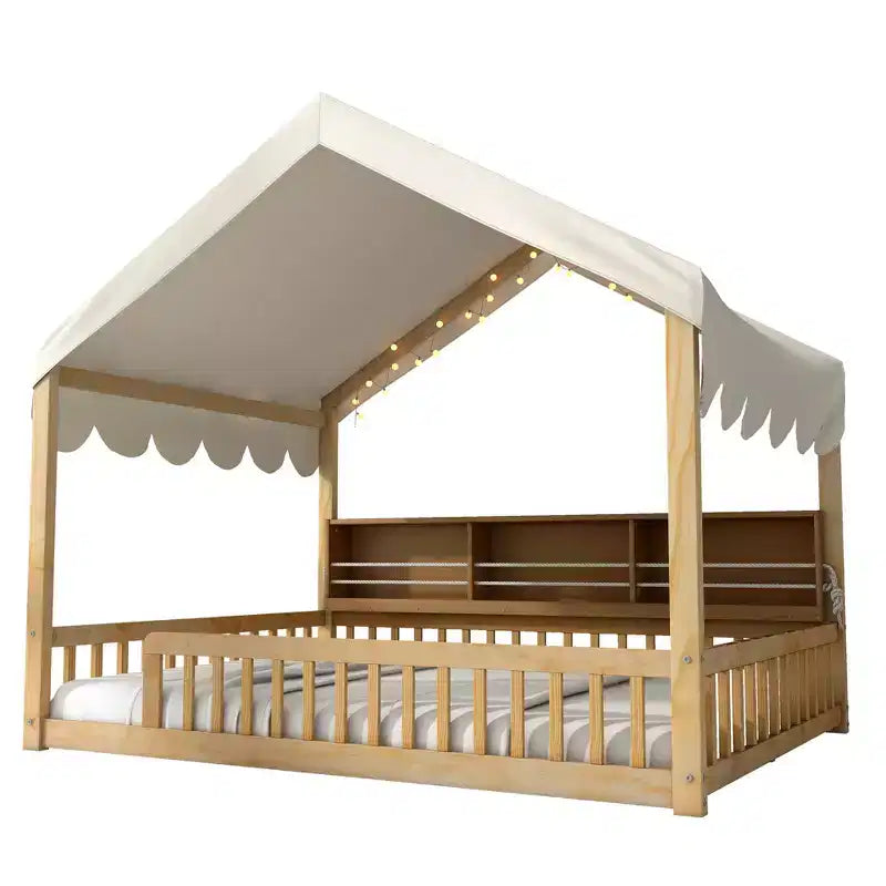 Lit au sol en bois en forme de maison