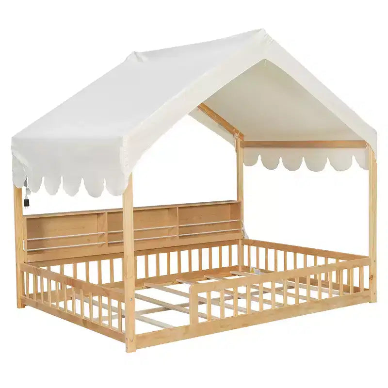 Lit au sol en bois en forme de maison