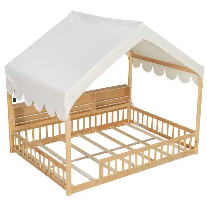 Lit au sol en bois en forme de maison